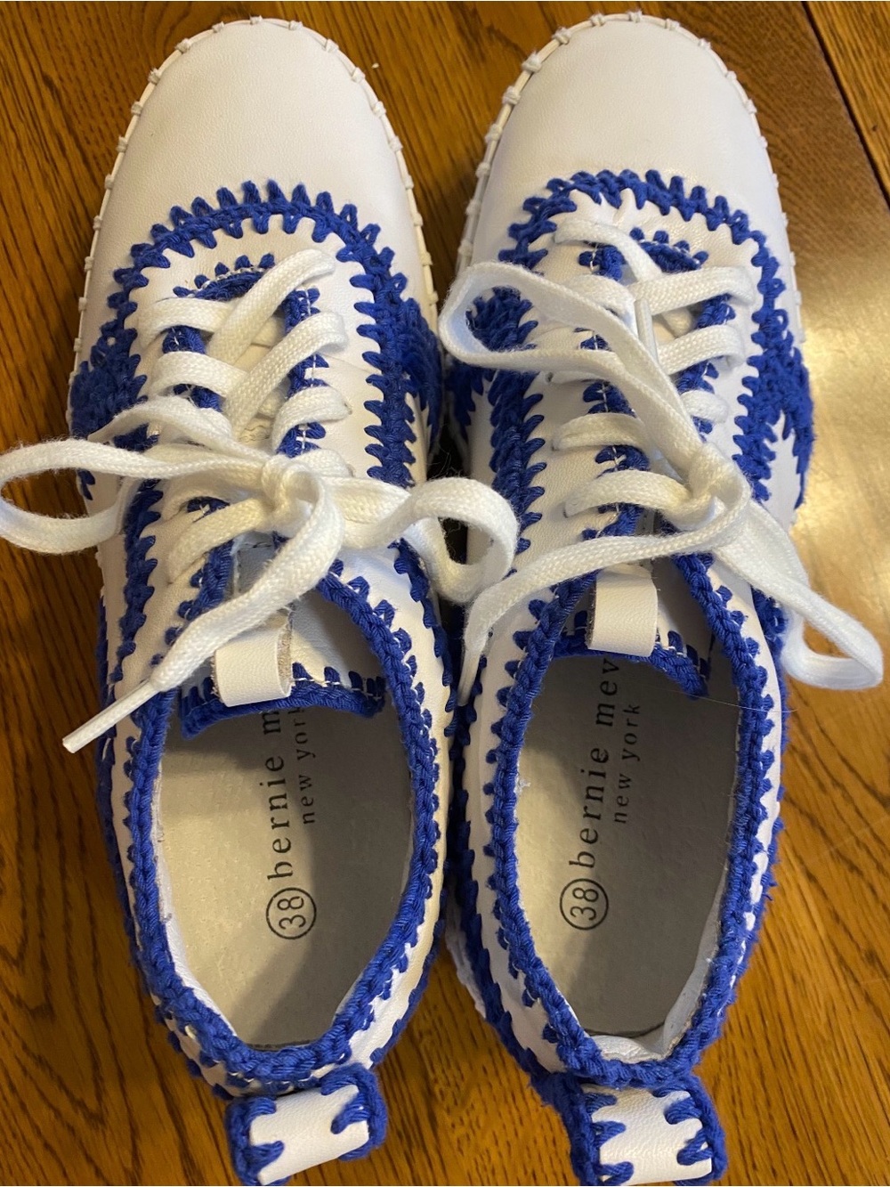 bernie mev. White/Blue Crochet Shoes